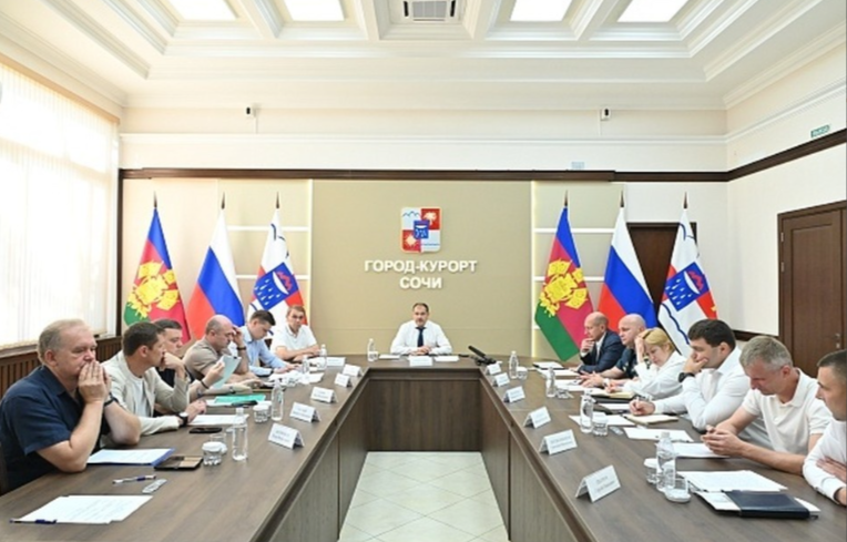 В Сочи устраняют последствия оползня